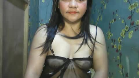 Snapshot of kiss_me_loves chatting on February 6, 11:15 pm kiss_me_loves online show from February 6, 11:15 pm