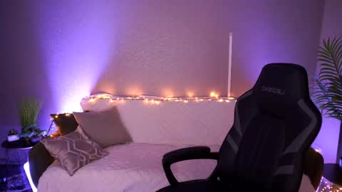 KissableKira online show from April 20, 6:38 am