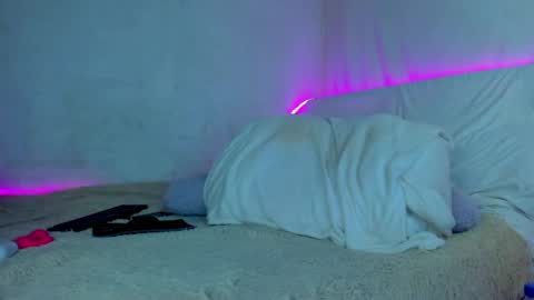 kat online show from April 29, 6:02 pm