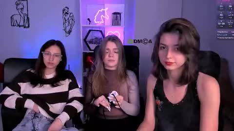 kitniss online show from December 5, 8:32 pm