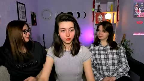 kitniss online show from April 22, 7:33 pm