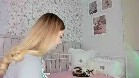 sophie online show from July 16, 6:12 pm