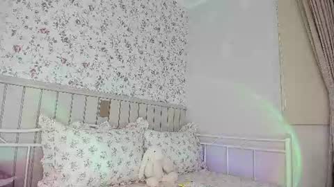 sophie online show from August 3, 6:57 pm