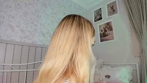 sophie online show from June 14, 3:12 pm
