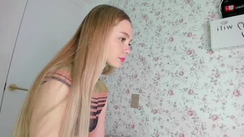 sophie online show from February 3, 7:07 pm