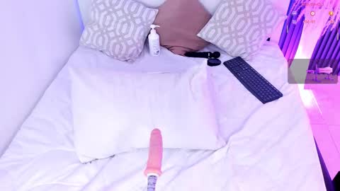 Snapshot of kitty_blueee chatting on September 25, 9:56 pm kitty online show from September 25, 9:56 pm