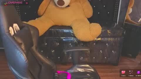 kitty_fox_b online show from November 12, 1:31 pm