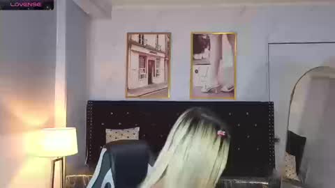 kitty_fox_b online show from September 9, 1:33 pm