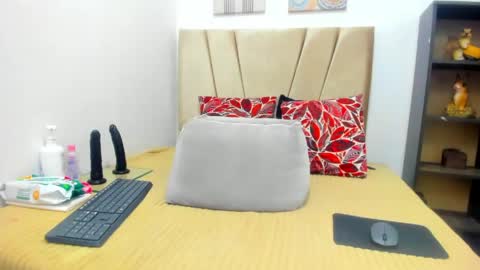 kitty_hot_sex_ online show from April 23, 11:29 pm