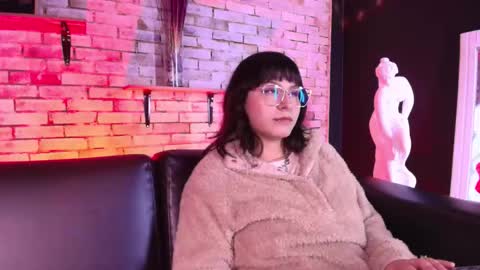 Kitty online show from February 5, 7:00 am