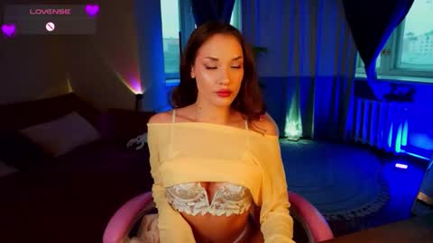 Kimmie online show from October 19, 4:47 am