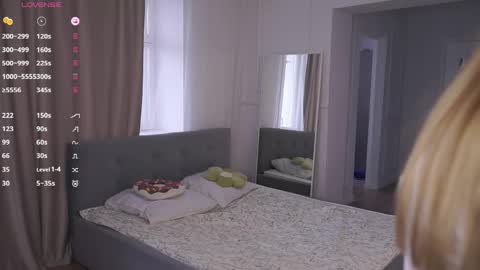 Alice online show from April 24, 12:30 pm