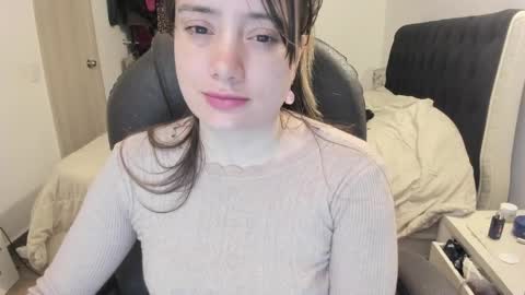 kittywantslove23 online show from April 22, 11:13 pm