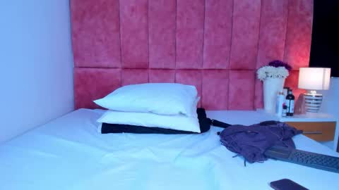 K I T T Y Y  online show from January 15, 7:20 pm