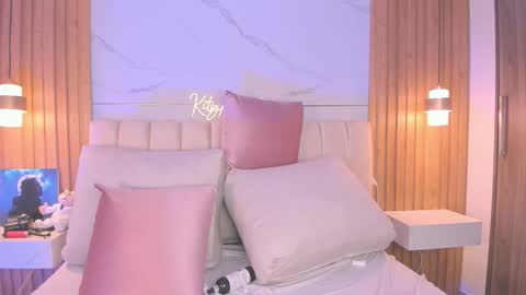 Angel Independent Model online show from February 3, 2:53 am