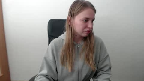 klerkarina online show from October 18, 6:49 am