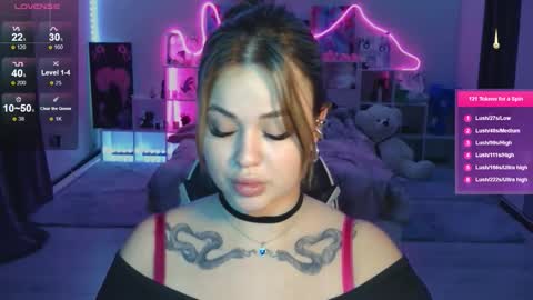 Mia online show from November 6, 1:39 pm