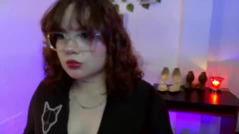 Snapshot of koning_moretti chatting on October 3, 3:55 am camila online show from October 3, 3:55 am