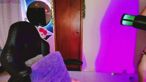 YINI online show from October 7, 2:27 am