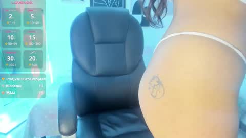 Snapshot of koraline_333 chatting on October 18, 10:44 pm Koraline online show from October 18, 10:44 pm