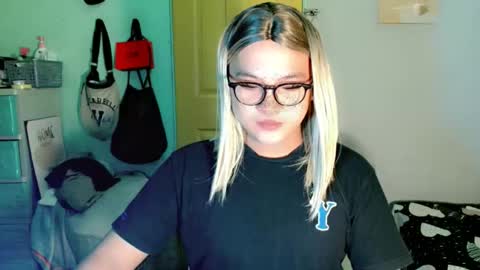 mmm ask me online show from April 14, 10:15 am