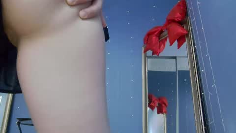 kriskras__ online show from June 11, 5:26 am
