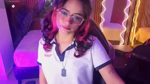 kristen_tay online show from June 10, 3:06 am