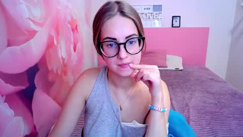 Snapshot of kristina_adel chatting on December 13, 8:10 am Kristina Adel online show from December 13, 8:10 am