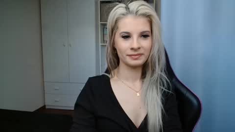 KristineAmore online show from June 12, 7:05 am