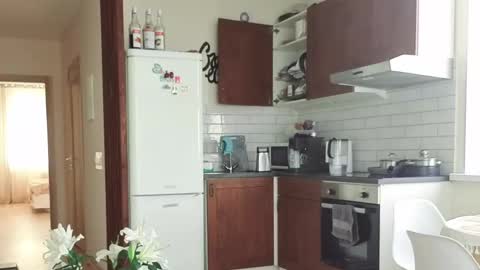 Kristi online show from April 13, 8:04 am