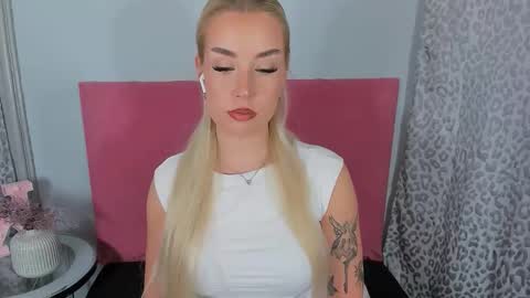 KristyFlowers online show from March 18, 3:39 pm