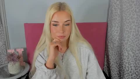 KristyFlowers online show from April 22, 4:04 pm