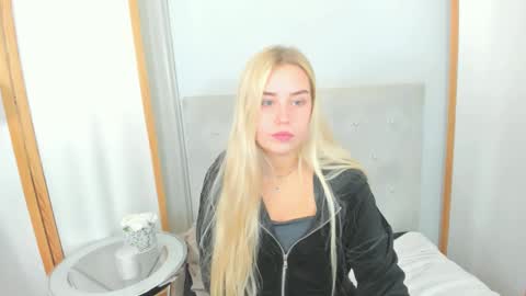 KristyFlowers online show from February 18, 7:32 am