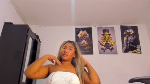 Snapshot of krixtybrown chatting on January 28, 8:58 pm krixty online show from January 28, 8:58 pm