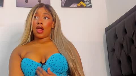 Snapshot of krixtybrown chatting on January 3, 7:29 pm krixty online show from January 3, 7:29 pm