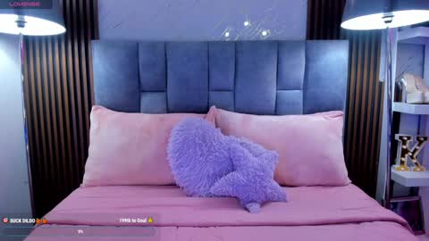 Snapshot of krysstal__ chatting on January 18, 4:37 am online show from January 18, 4:37 am