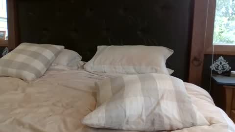 Lucy online show from April 22, 1:24 am