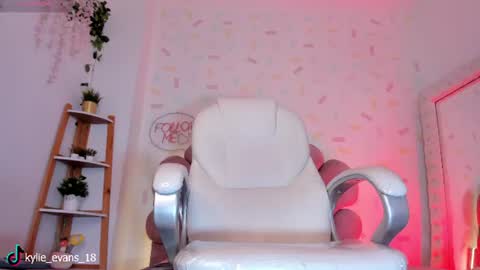 Kylie online show from June 14, 4:03 am