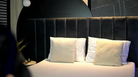 Kylie online show from April 19, 7:49 pm