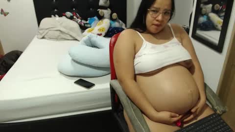 Snapshot of kylie_switch chatting on October 11, 12:26 am Instagram Kylie switch followme buy lovense here online show from October 11, 12:26 am