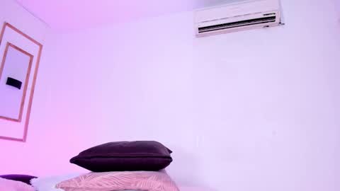 Kylie  online show from October 24, 9:22 pm