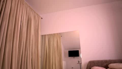 Kylie online show from April 25, 8:17 pm