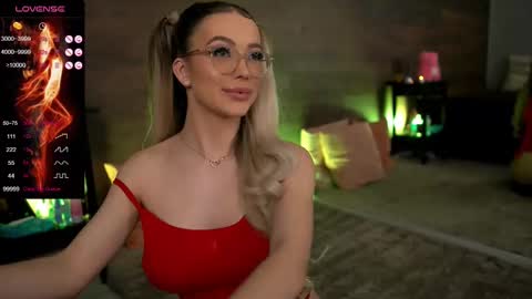 Snapshot of kyliejoyce chatting on February 10, 9:47 pm Kylie online show from February 10, 9:47 pm