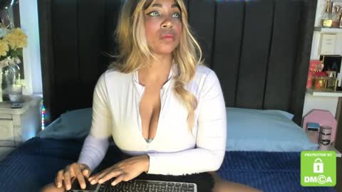 kylie white boobs online show from May 8, 9:38 pm
