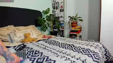 Snapshot of la_briela chatting on September 14, 2:31 am Help me reach 50 likes online show from September 14, 2:31 am