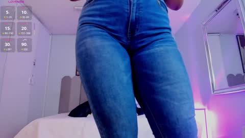 Snapshot of laady_brownn chatting on January 29, 11:41 am Cris online show from January 29, 11:41 am