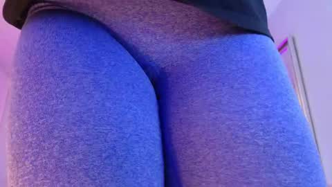 Snapshot of laady_brownn chatting on February 15, 11:39 am Cris online show from February 15, 11:39 am