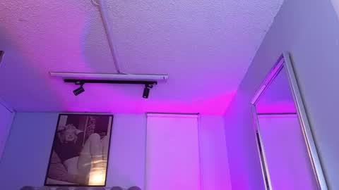 Snapshot of laady_brownn chatting on December 9, 11:47 am Cris online show from December 9, 11:47 am