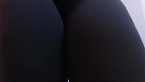 Snapshot of laady_brownn chatting on December 30, 11:37 am Cris online show from December 30, 11:37 am