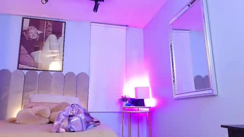 Snapshot of laady_brownn chatting on March 1, 11:28 am Cris online show from March 1, 11:28 am